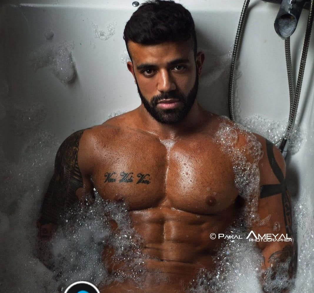Portrait du stripteaseur Amon