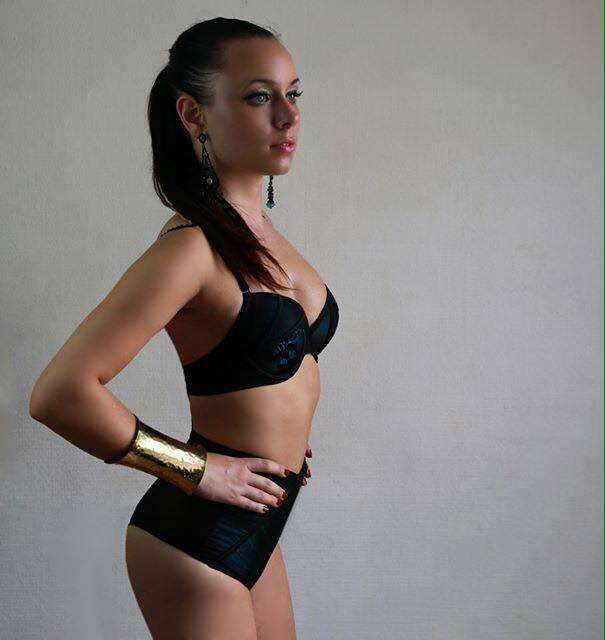 Portrait de la stripteaseuse Laura